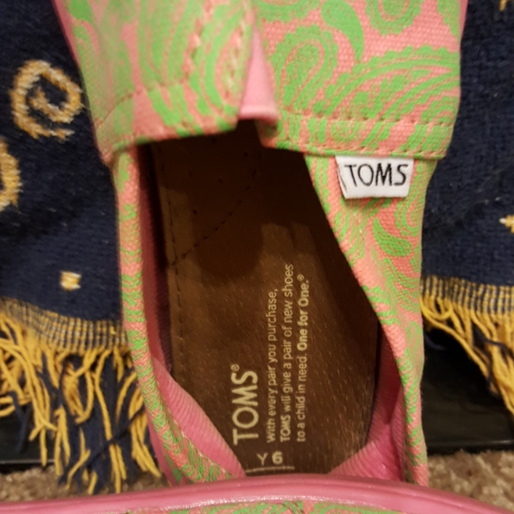 Tom's shoes Youth size 6/Women's size 8 - Picture 2 of 4
